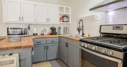 Convenient Cottage Unit w/grill close to Hospitals, Restaurants and Ft Moore