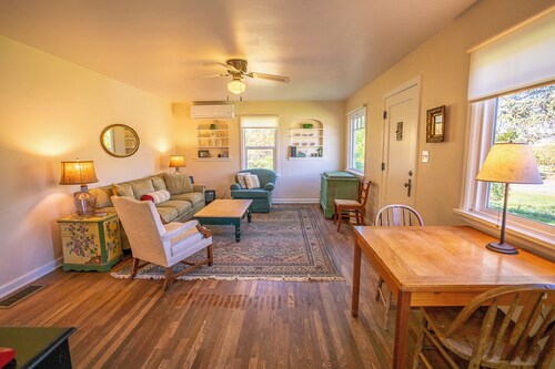 Orchard cottage, charming vintage cottage