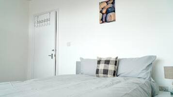Apartment | 2 bedrooms, iron/ironing board, free WiFi, bed sheets