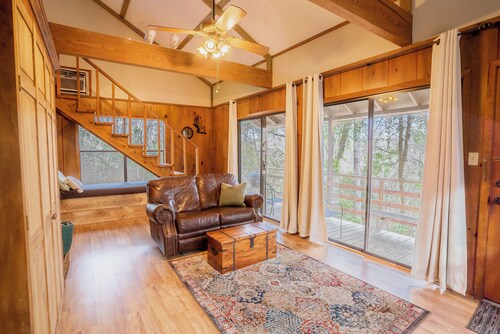 Treehouse - A cabin in the canopies at Stag Leap Cabins!