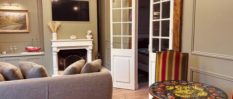 Luxury Suite, 1 King Bed with Sofa bed | Living area