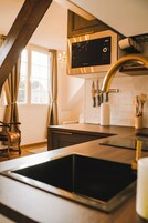 Appartement | Cuisine privée | Machine à expresso, bouilloire électrique, serviettes en papier