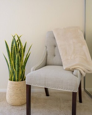 Interior - Minutes to Old Town Scottsdale! Walk to Fashion Mall and Scottsdale shops. (Scottsdale)