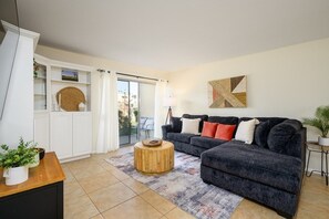 Smart TV - Minutes to Old Town Scottsdale! Walk to Fashion Mall and Scottsdale shops. (Scottsdale)