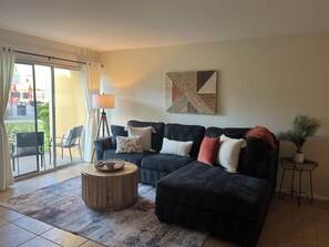 Smart TV - Minutes to Old Town Scottsdale! Walk to Fashion Mall and Scottsdale shops. (Scottsdale)