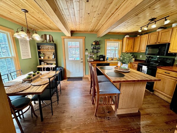 Micro-ondes, four, plaque de cuisson, lave-vaisselle