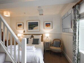 1 bedroom, bed sheets
