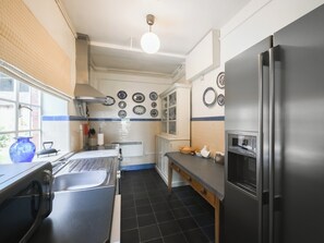 冰箱、微波炉、烤箱、洗碗机