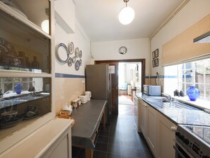 Dishwasher, cookware/dishes/utensils
