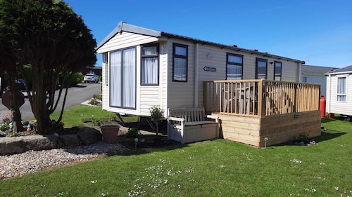 Cosy 2 Bedroom static on a Caravan Holiday Park in the heart of Cornwall