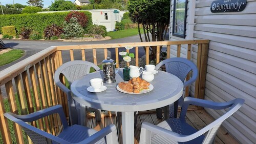 Cosy 2 Bedroom static on a Caravan Holiday Park in the heart of Cornwall
