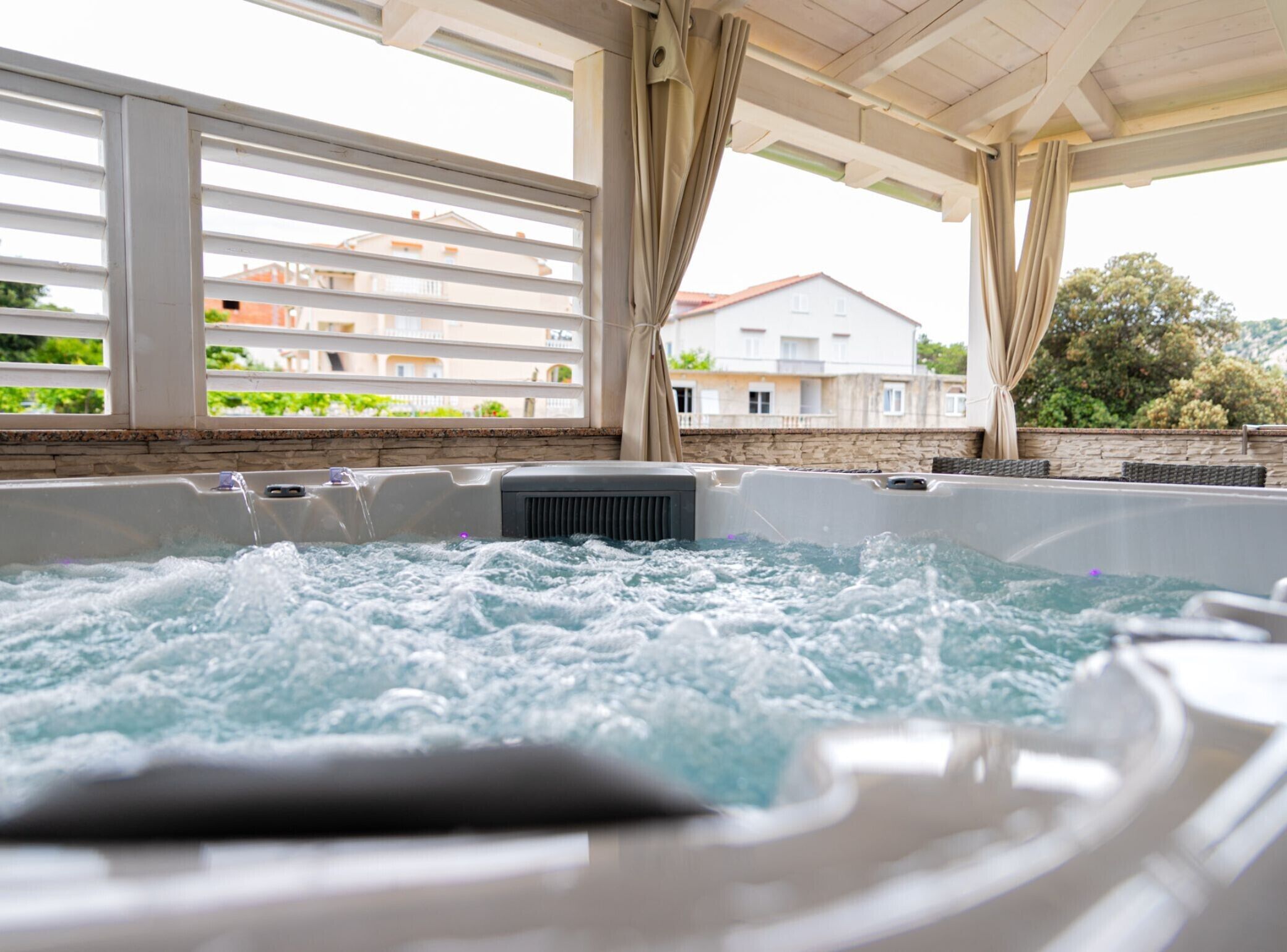 Outdoor spa tub