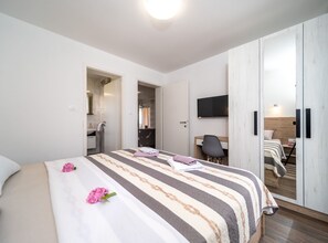 2 sovrum, strykjärn/strykbräda, wi-fi och sängkläder