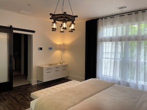 5 bedrooms, desk, iron/ironing board, free WiFi