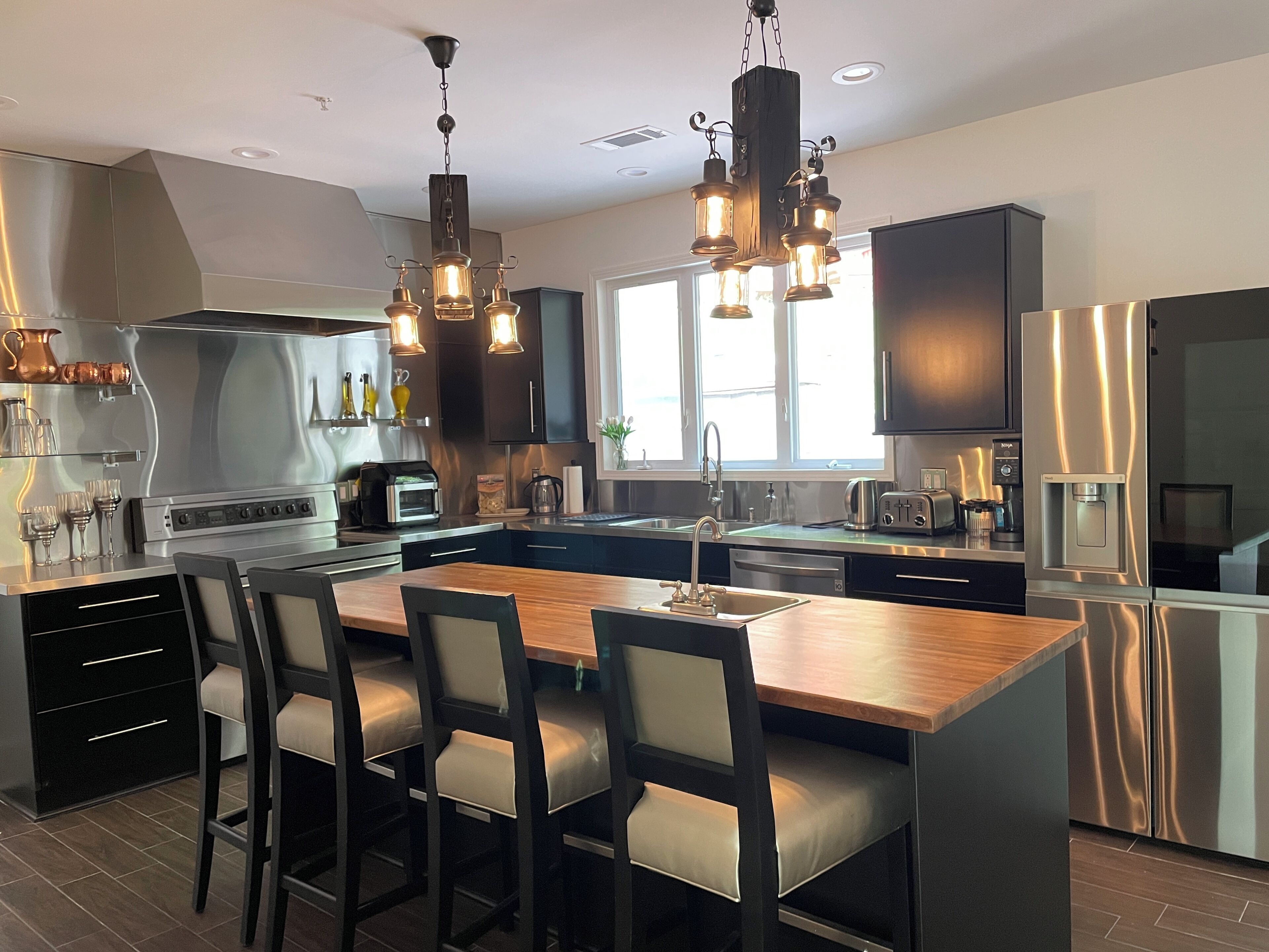 Réfrigérateur, four, plaque de cuisson, lave-vaisselle