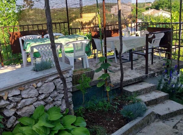 Outdoor dining - One Bedroom Holiday Home (Labin)