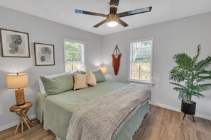 3 chambres, fer et planche à repasser, Wi-Fi, draps fournis