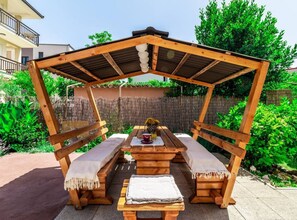 Outdoor dining - Six Bedroom Holiday Home (Kastel Stafilic)
