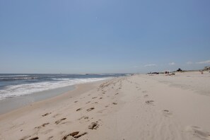 Beach - 'Azure on Shell Lane' - Gulf Shores Gem w/ Deck! (Gulf Shores)