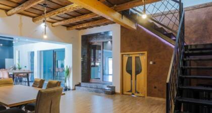 Five Bedroom Holiday Home