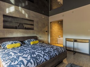 5 habitaciones, tabla de planchar con plancha, wifi y ropa de cama 