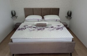 5 Schlafzimmer, Bügeleisen/Bügelbrett, Internetzugang, Bettwäsche
