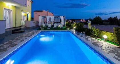 Villa Ava - Five Bedroom Villa with Swimming pool