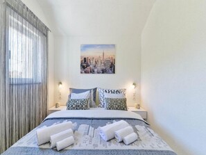 3 soverom, strykejern/-brett, internettilgang og sengetøy