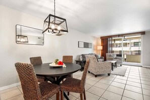 Dining - White Sands Village#206 (Kailua-Kona)