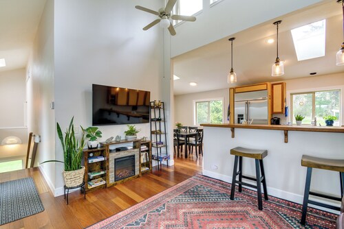 Port Townsend Home: Spacious Yard & Mountain Views