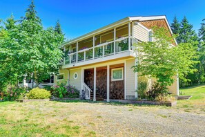 Exterior - Port Townsend Home: Spacious Yard & Mountain Views (Port Townsend)