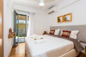 2 bedrooms, in-room safe, iron/ironing board, free WiFi
