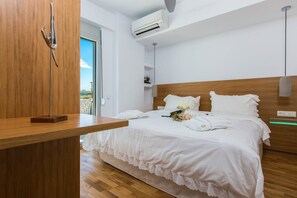 2 bedrooms, in-room safe, iron/ironing board, free WiFi