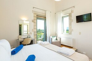 2 slaapkamers, een kluis op de kamer, een strijkplank/strijkijzer