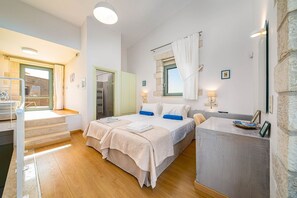 2 bedrooms, in-room safe, iron/ironing board, free WiFi
