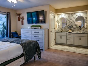 2 camere, una scrivania, ferro/asse da stiro, culla da viaggio