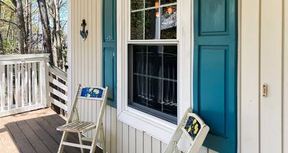 Clearwater home - Elevated dog-friendly retreat with a deck plus pool & tennis