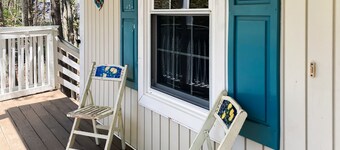 Clearwater home - Elevated dog-friendly retreat with a deck plus pool & tennis