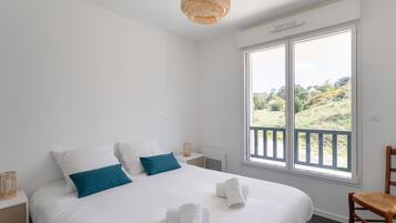 2 bedrooms, iron/ironing board, WiFi (free), bed sheets