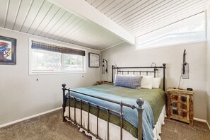 2 sovrum, internet och sängkläder