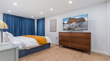 4 bedrooms, desk, free WiFi, bed sheets
