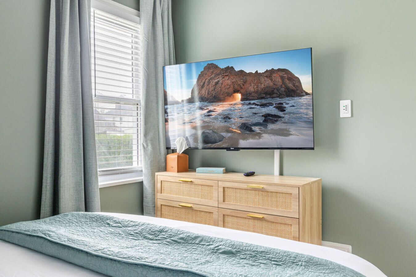 4 bedrooms, desk, free WiFi, bed sheets