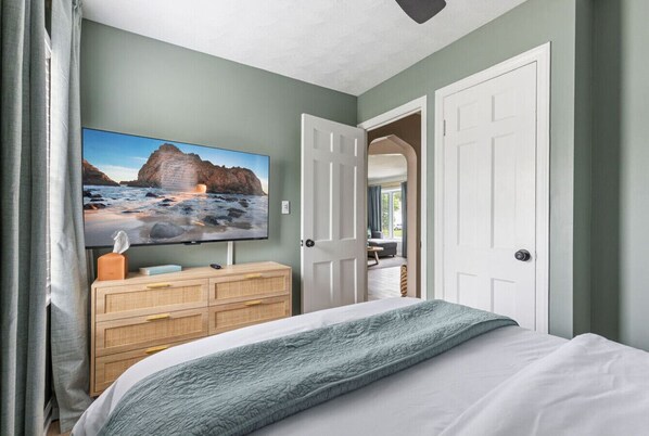 4 bedrooms, desk, free WiFi, bed sheets