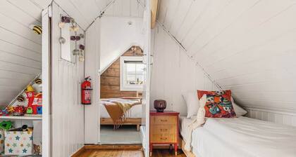 Historical House W Private Patio - 550m from Bryggen