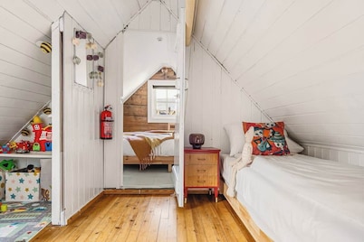 Historical House W Private Patio - 550m from Bryggen