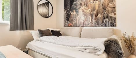 2 bedrooms, iron/ironing board, travel cot, WiFi