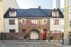 Exterior - Explore Bergen | 24/7 Self check-in | 500m Torget (Bergenhus)