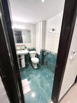 Deluxe Apartment | Bathroom