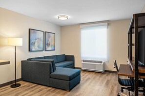 Suite, 1 King Bed, Non Smoking | Free WiFi, bed sheets