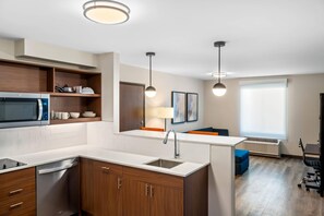 Suite, 1 King Bed, Non Smoking | Free WiFi, bed sheets - Everhome Suites Bozeman (Bozeman)